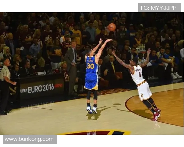 库里三分大赛决赛狂揽20球创历史纪录引发球迷热议