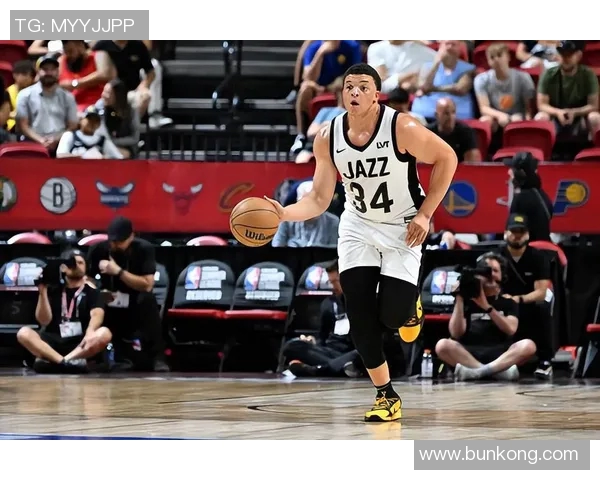 杰登艾维的崛起之路：从大学明星到NBA新星的精彩旅程