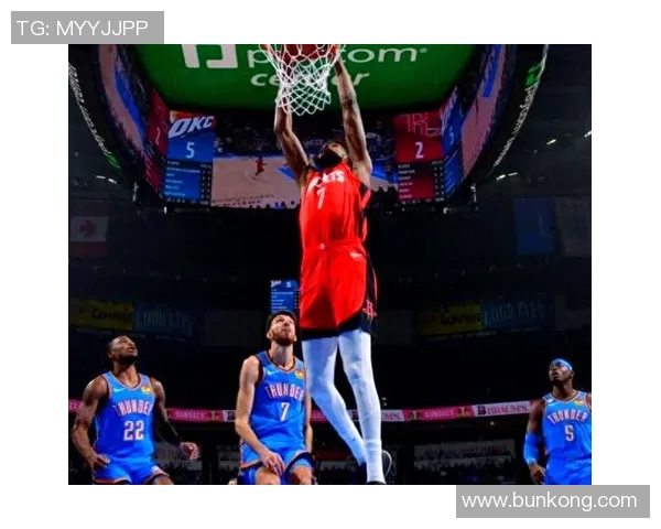 火箭队与雷霆队激战第三场赛场精彩瞬间与球员表现全解析