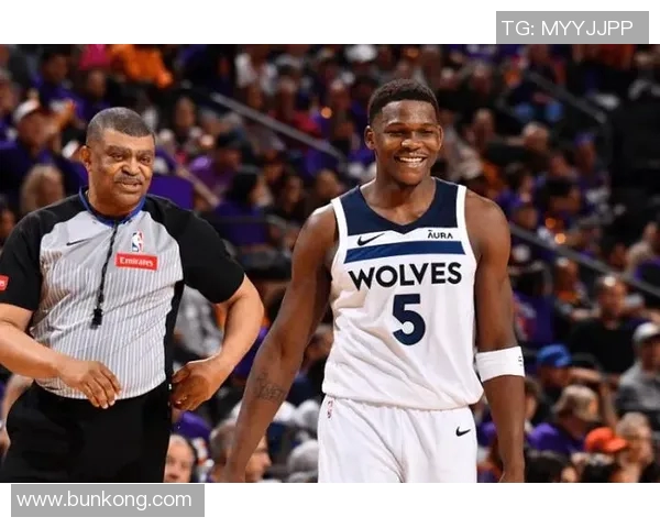 阿联酋队与泰国队激战正酣谁能在这场较量中笑到最后