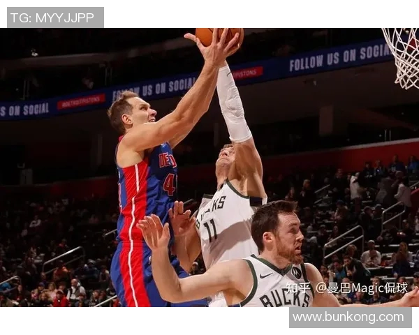 回顾去年雄鹿与活塞季后赛精彩对决及最终比分分析