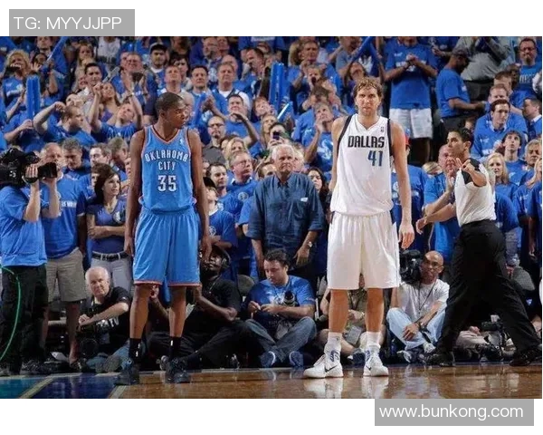 罗伊开拓者与小牛的激烈对决展现篮球魅力与团队精神 罗伊开拓者与小牛的激烈对决展现篮球魅力与团队精神