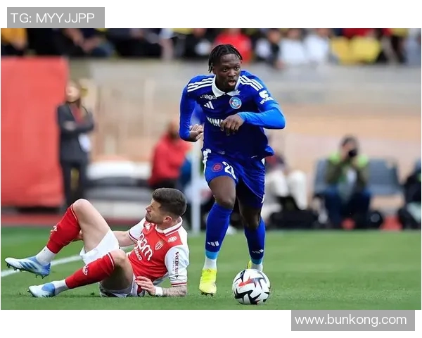 斯特拉斯与梅斯激战正酣谁能在法甲赛场上笑到最后